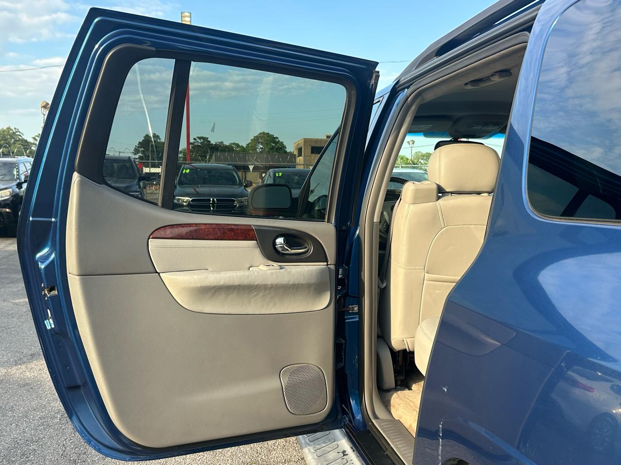 GMC Envoy XL 4dr 2WD SLT 2005