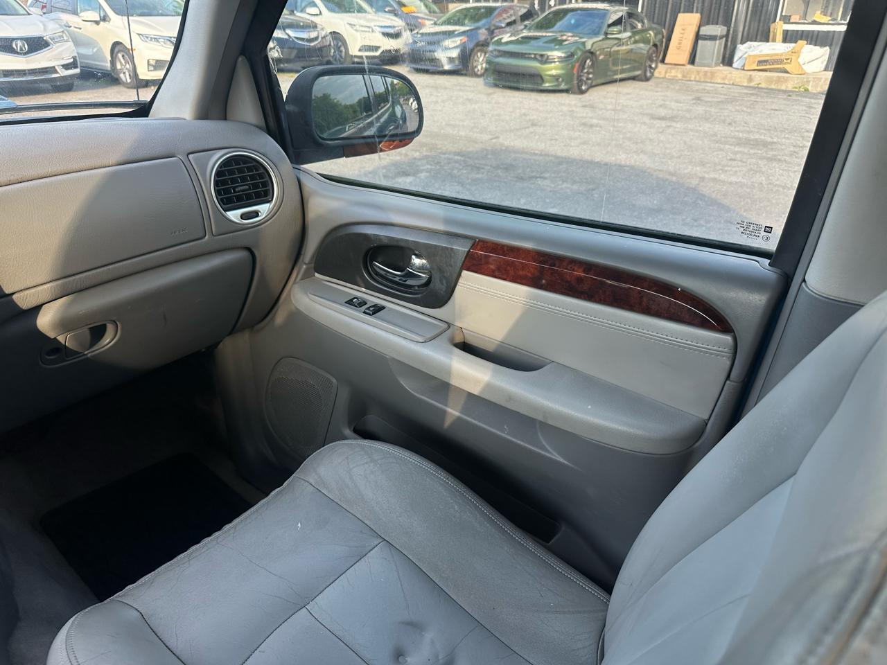 GMC Envoy XL 4dr 2WD SLT 2005