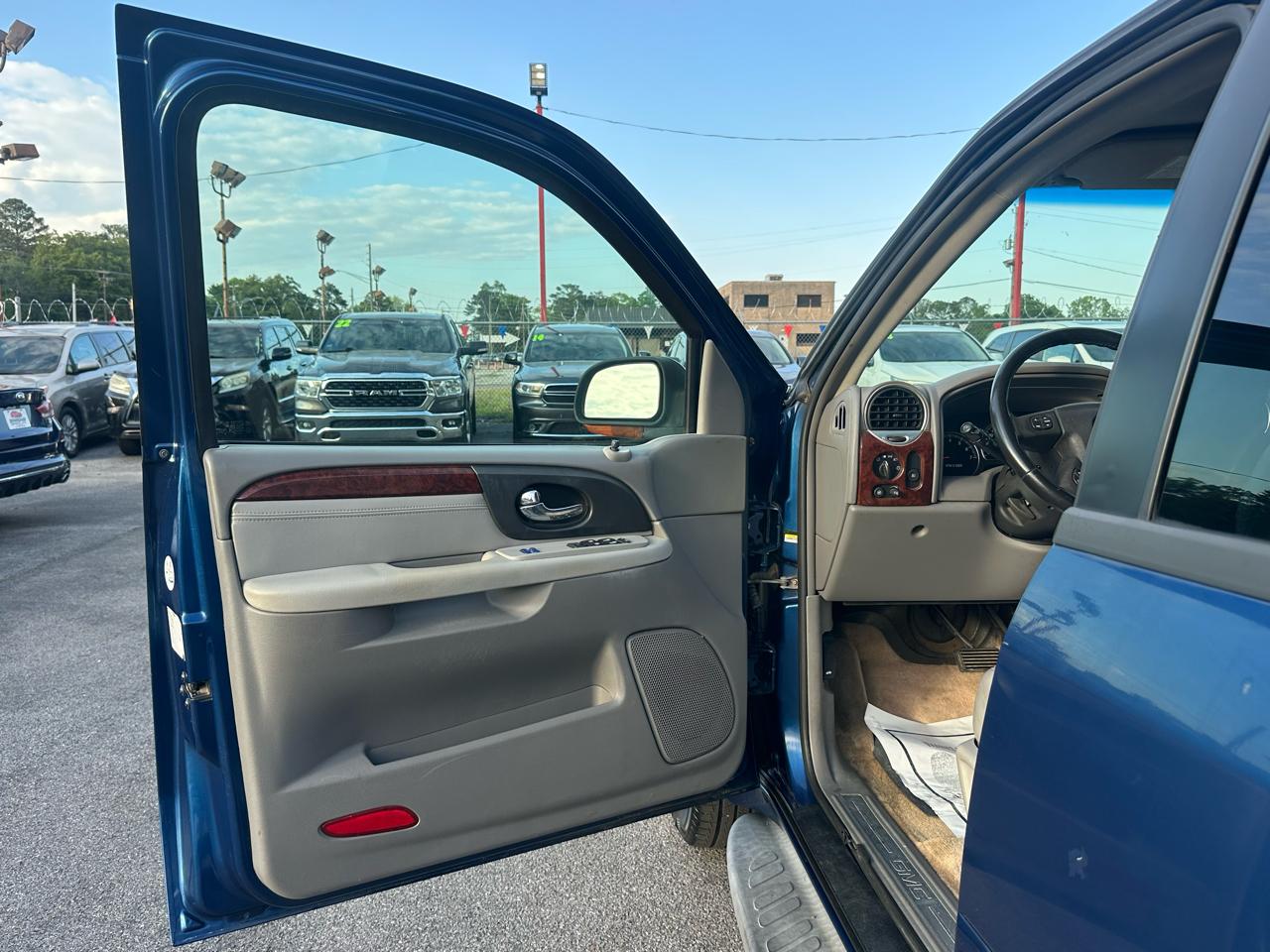 GMC Envoy XL 4dr 2WD SLT 2005