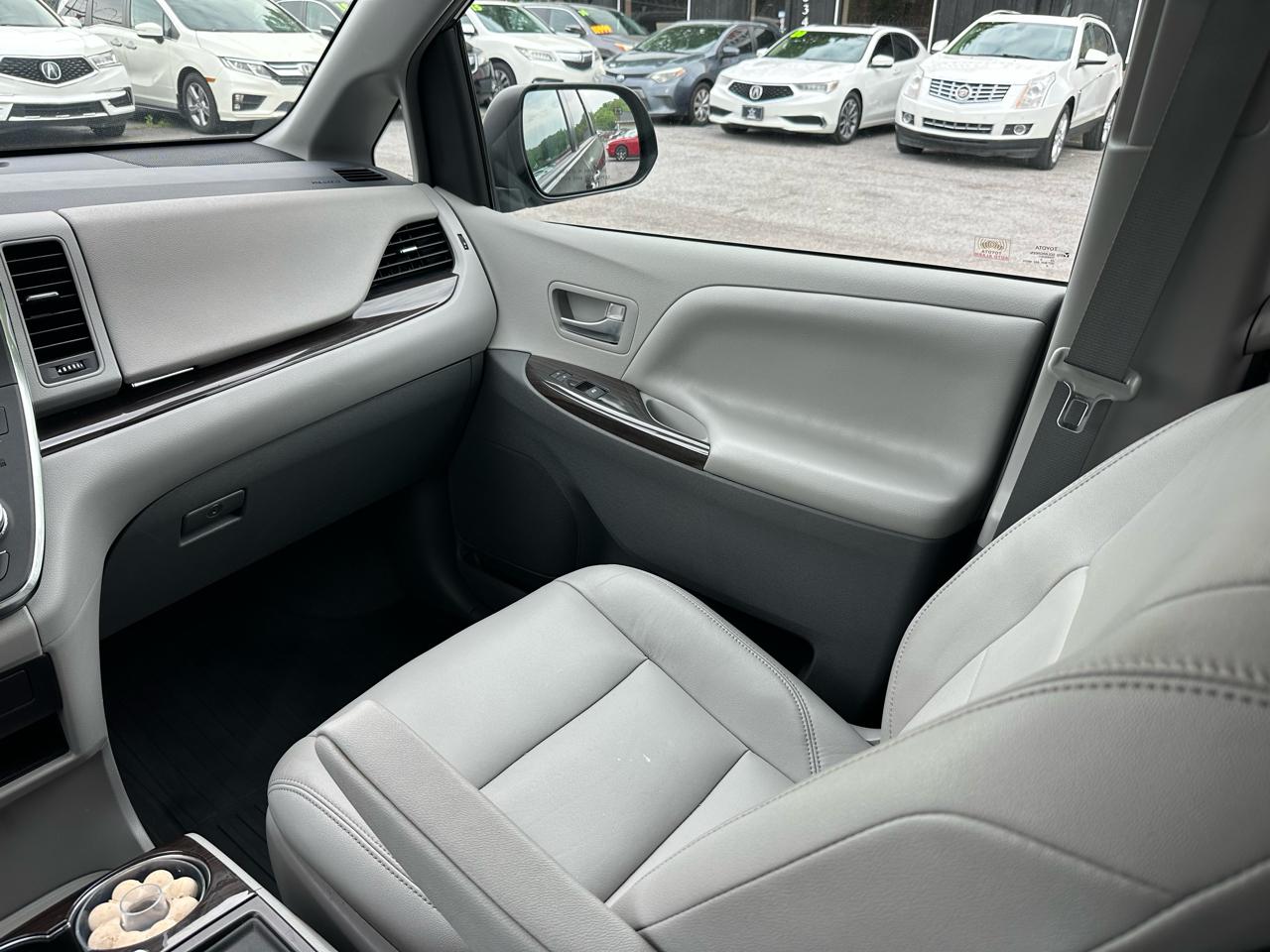 Toyota Sienna Limited Premium AWD 7-Passenger (Natl) 2019