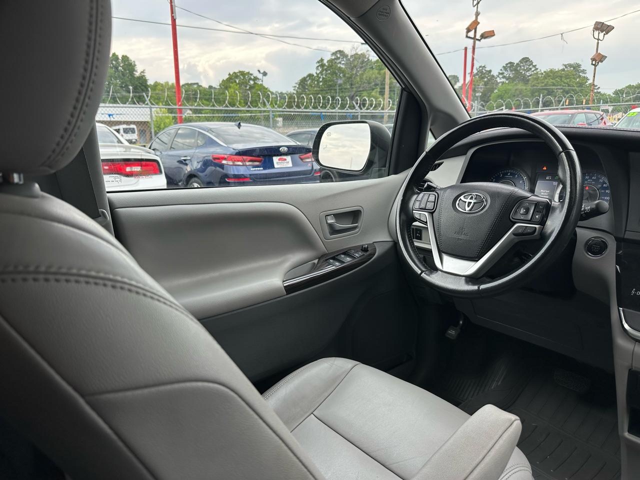 Toyota Sienna Limited Premium AWD 7-Passenger (Natl) 2019