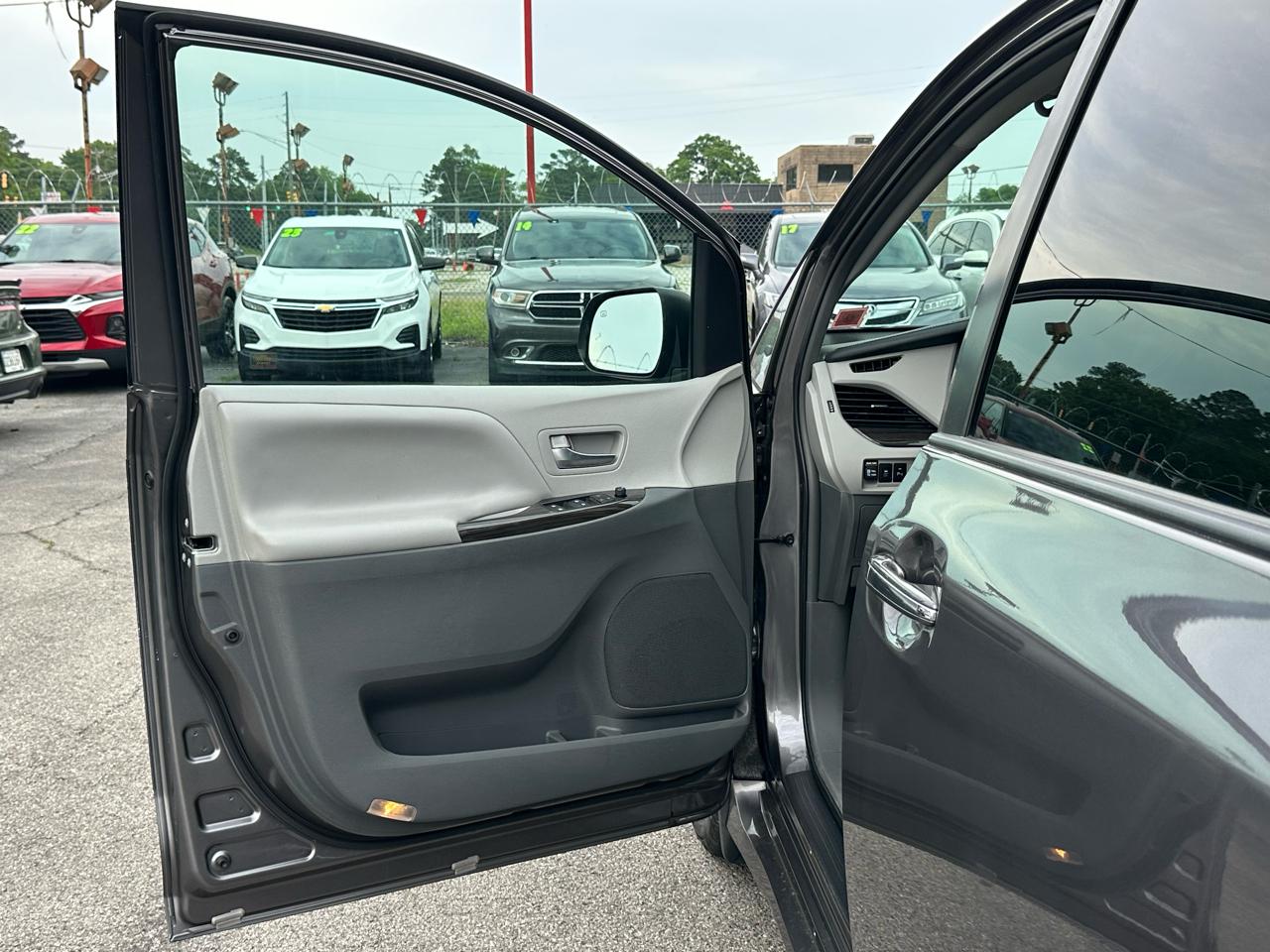 Toyota Sienna Limited Premium AWD 7-Passenger (Natl) 2019