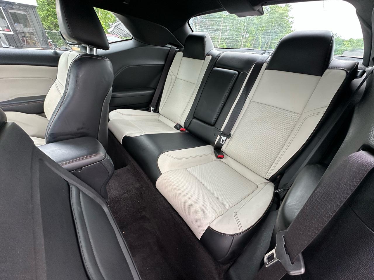 Dodge Challenger 2dr Cpe SXT Plus 2015