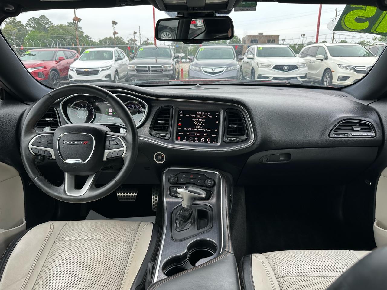 Dodge Challenger 2dr Cpe SXT Plus 2015