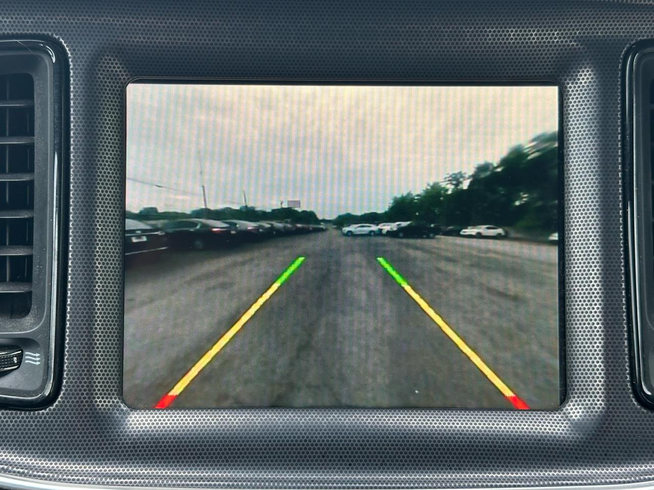 Dodge Challenger 2dr Cpe SXT Plus 2015