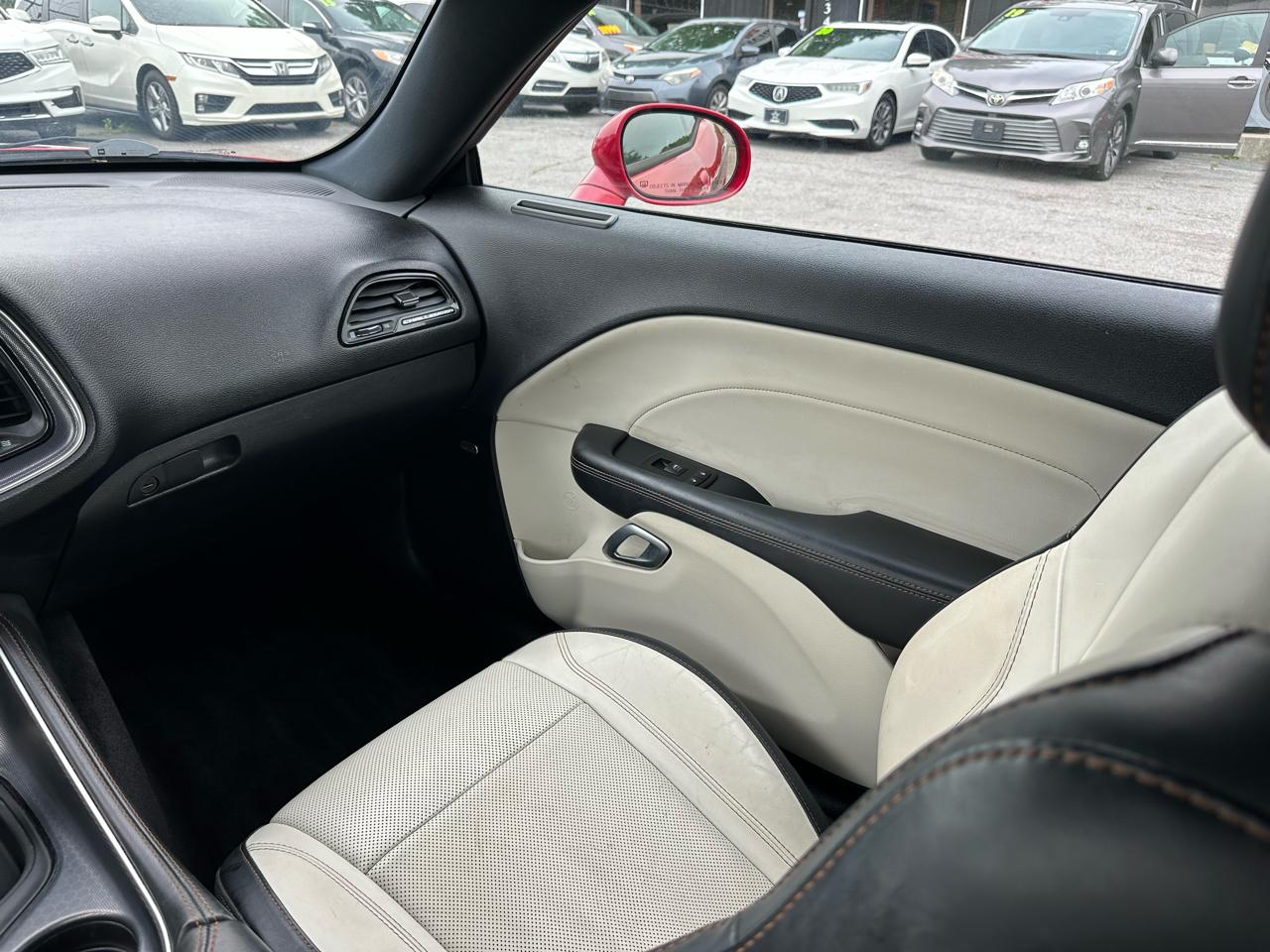 Dodge Challenger 2dr Cpe SXT Plus 2015