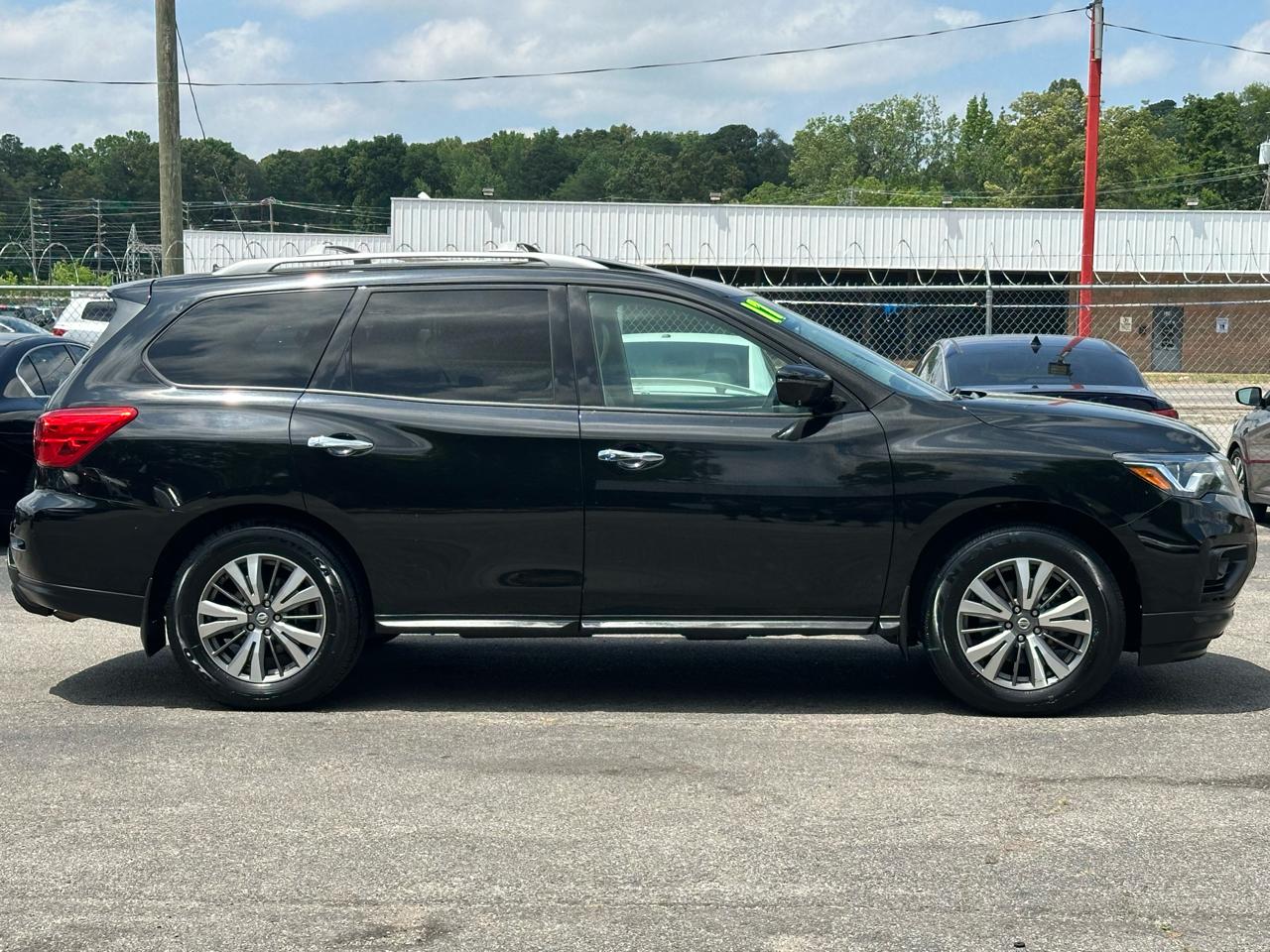 Nissan Pathfinder FWD SL 2017