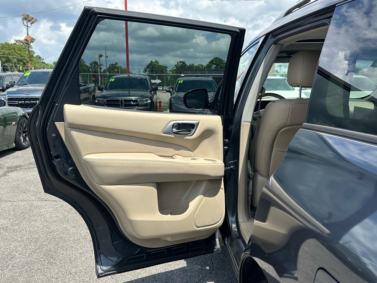 Nissan Pathfinder 2WD 4dr SL 2014