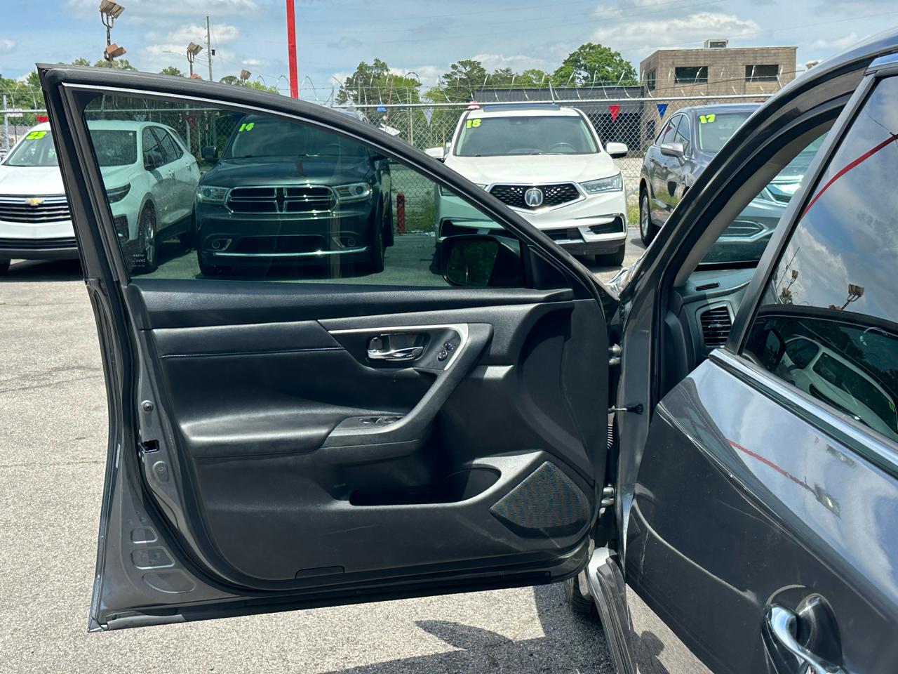 Nissan Altima 2.5 SR Sedan 2017