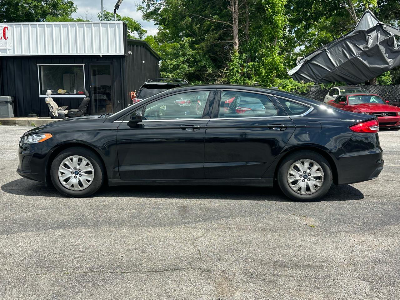 Ford Fusion S FWD 2019
