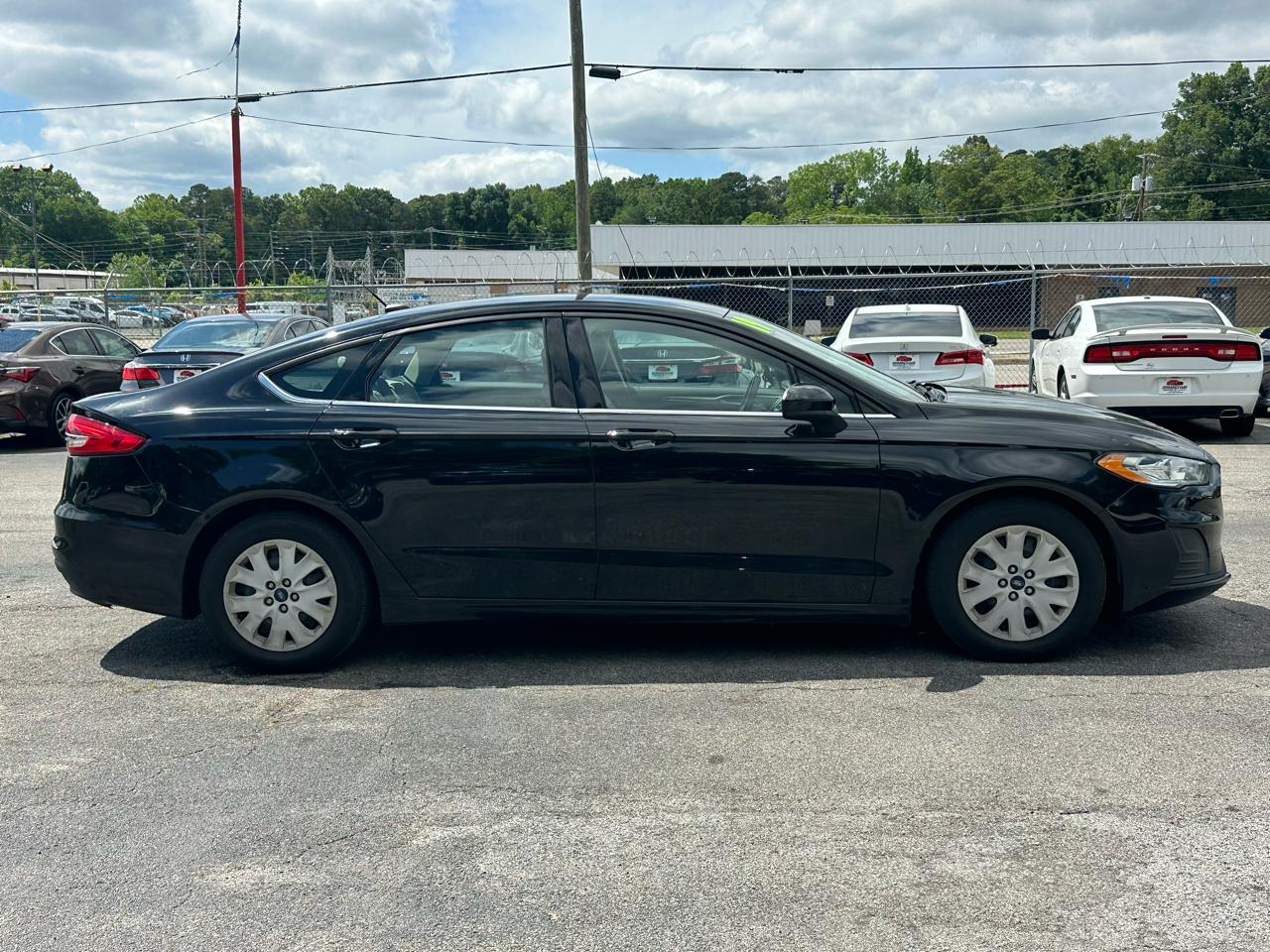 Ford Fusion S FWD 2019