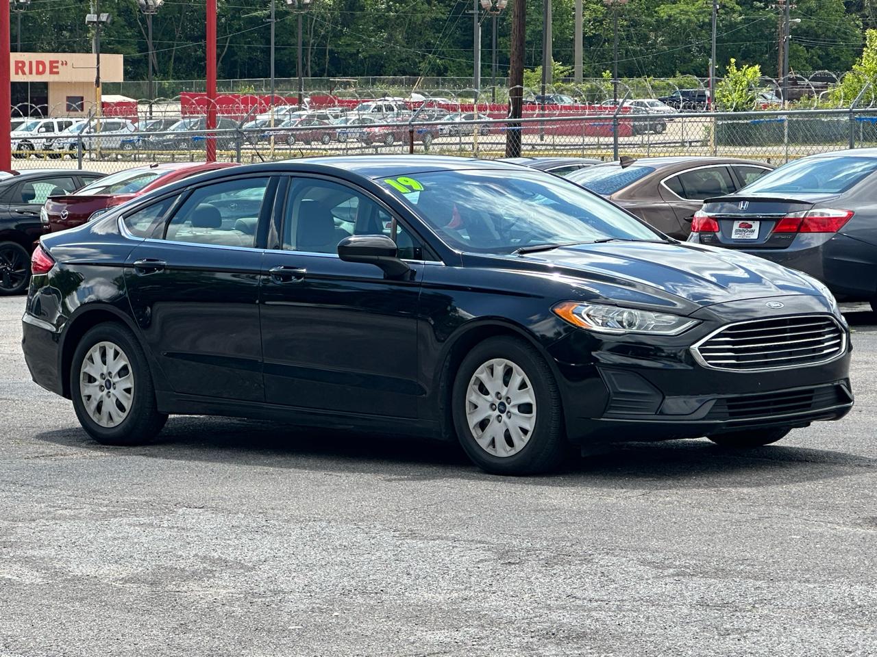 Ford Fusion S FWD 2019