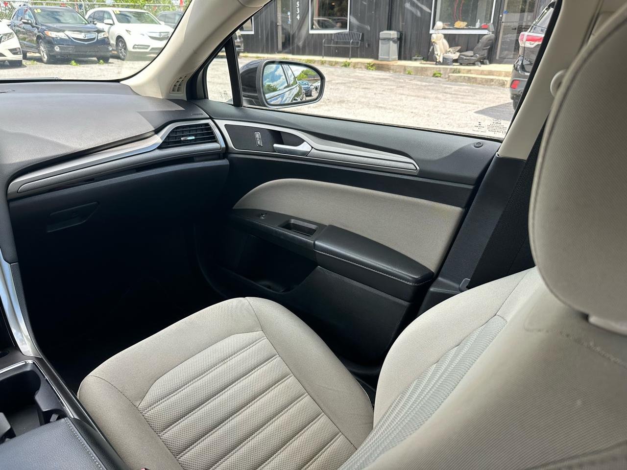 Ford Fusion S FWD 2019