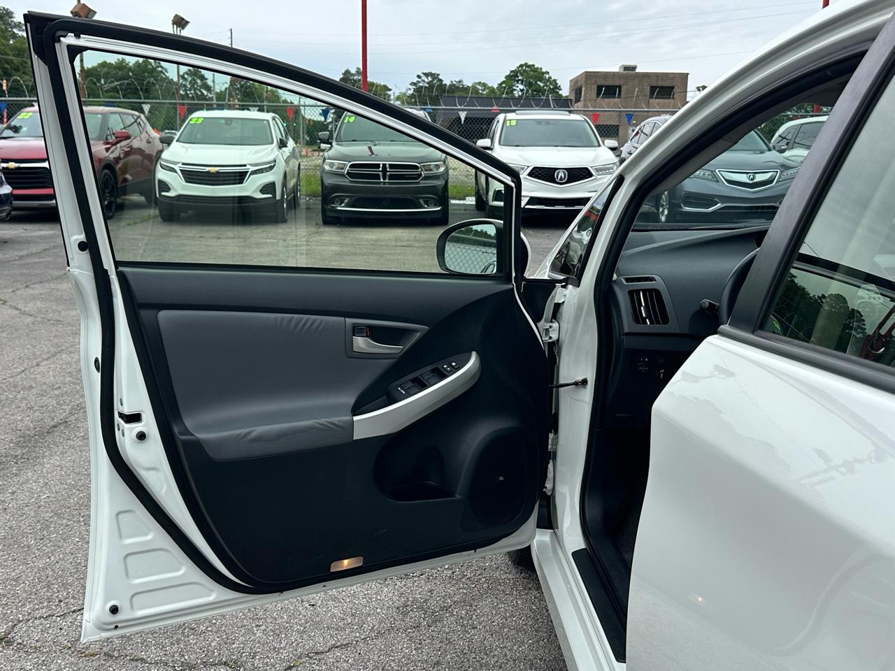 Toyota Prius 5dr HB Persona Series Special Edition (Natl) 2015