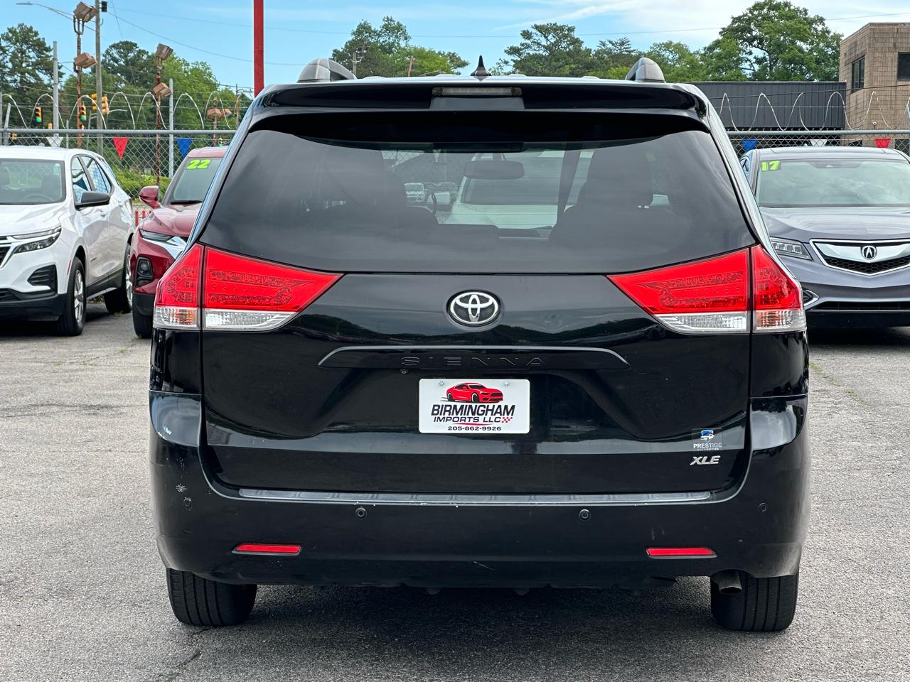 Toyota Sienna 5dr 7-Pass Van V6 XLE AAS FWD (Natl) 2011
