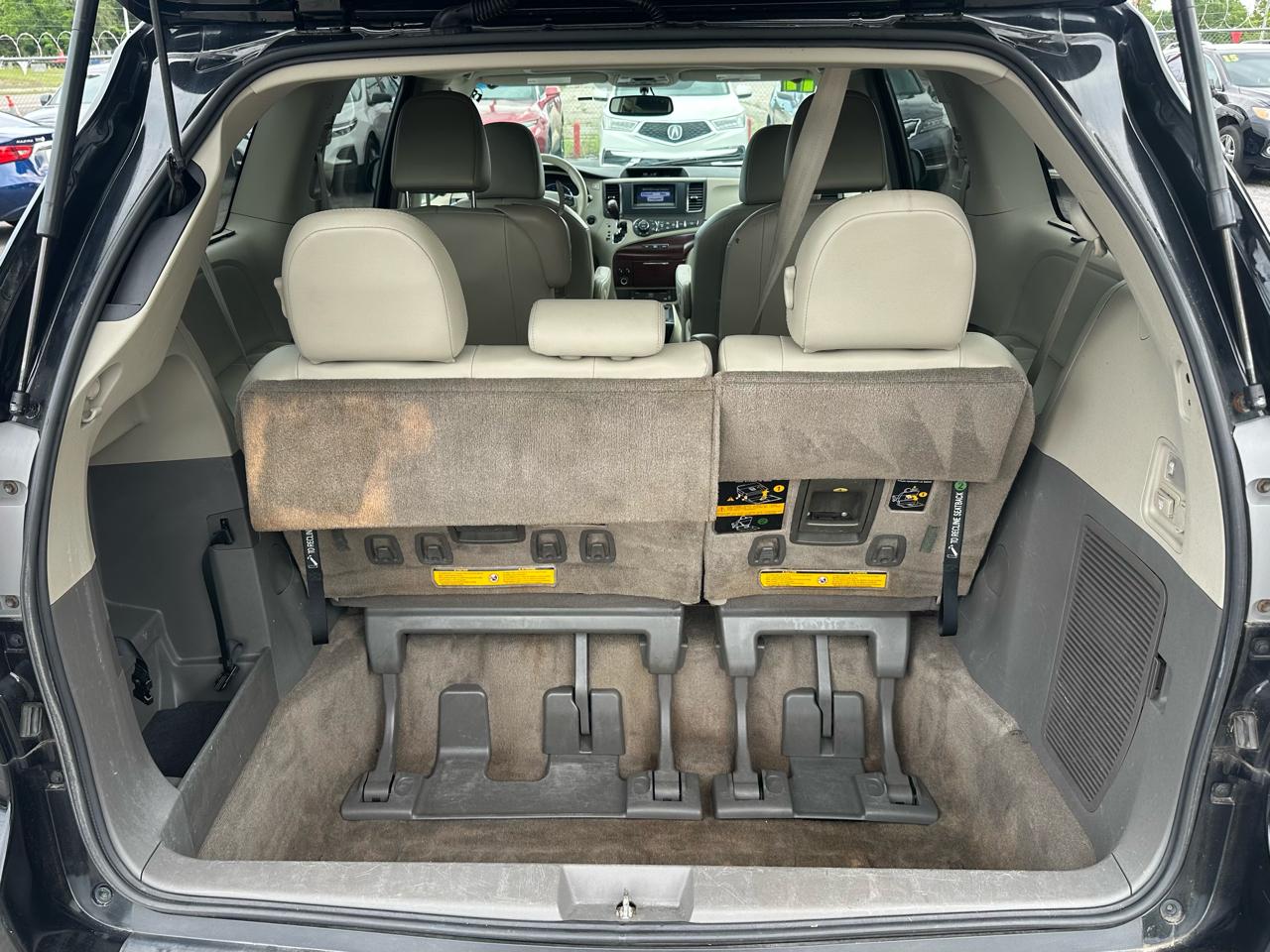 Toyota Sienna 5dr 7-Pass Van V6 XLE AAS FWD (Natl) 2011
