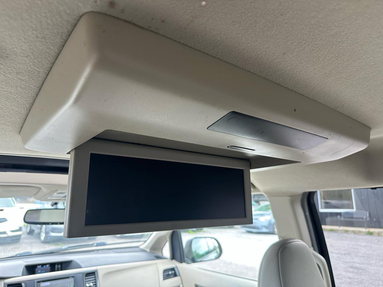 Toyota Sienna 5dr 7-Pass Van V6 XLE AAS FWD (Natl) 2011