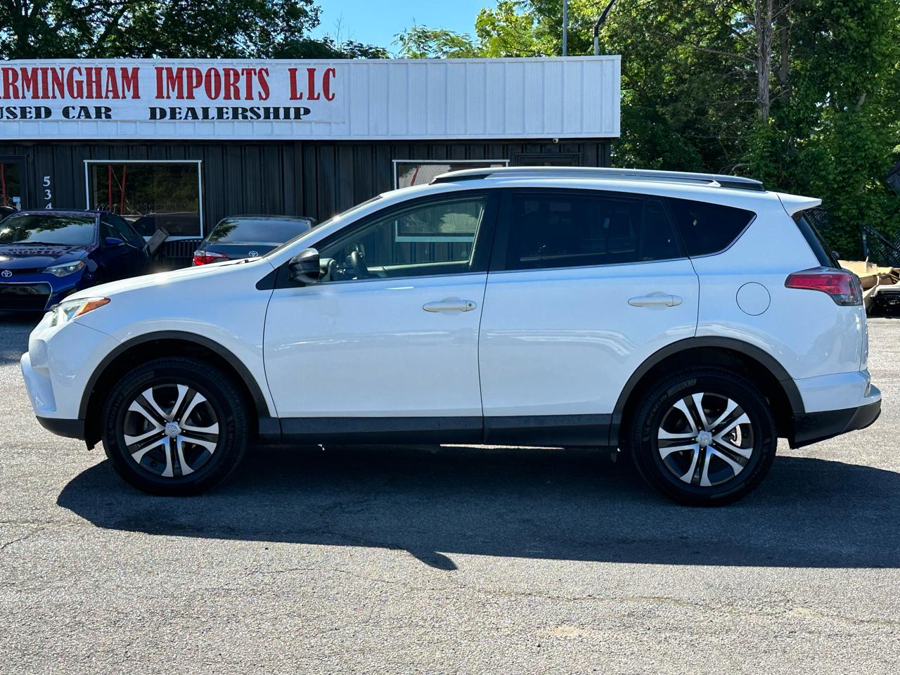 Toyota RAV4 LE FWD (Natl) 2017
