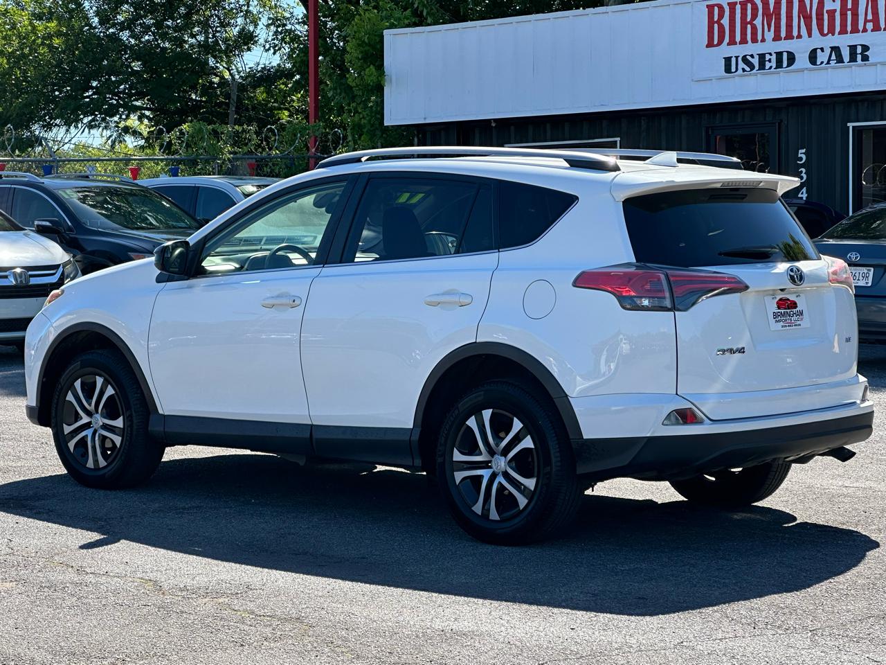 Toyota RAV4 LE FWD (Natl) 2017