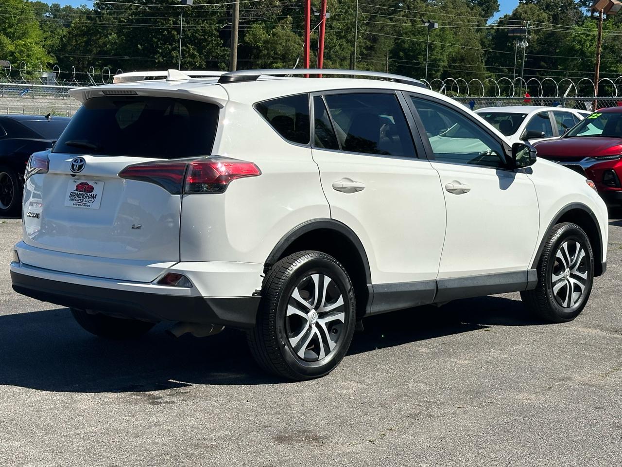 Toyota RAV4 LE FWD (Natl) 2017