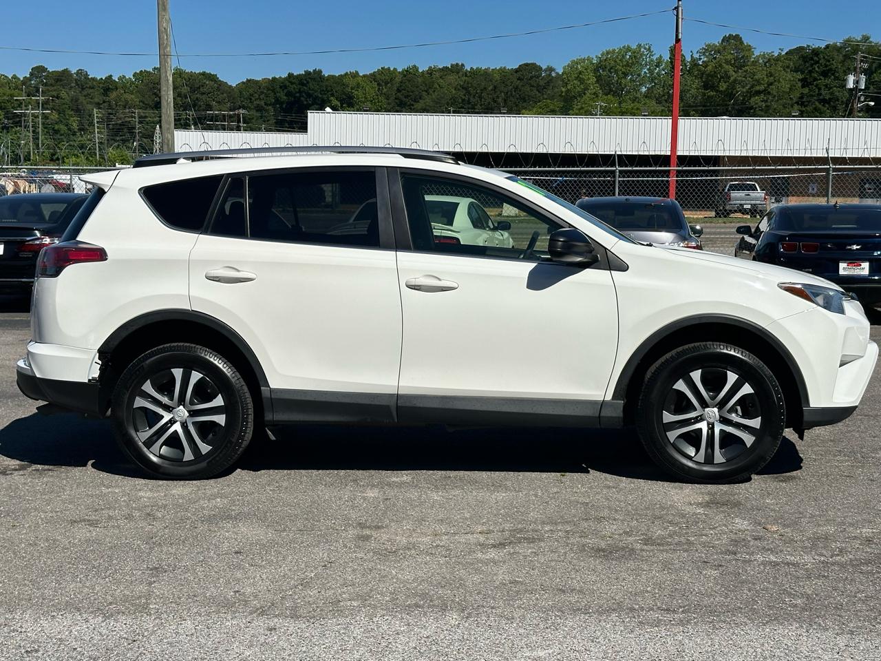 Toyota RAV4 LE FWD (Natl) 2017