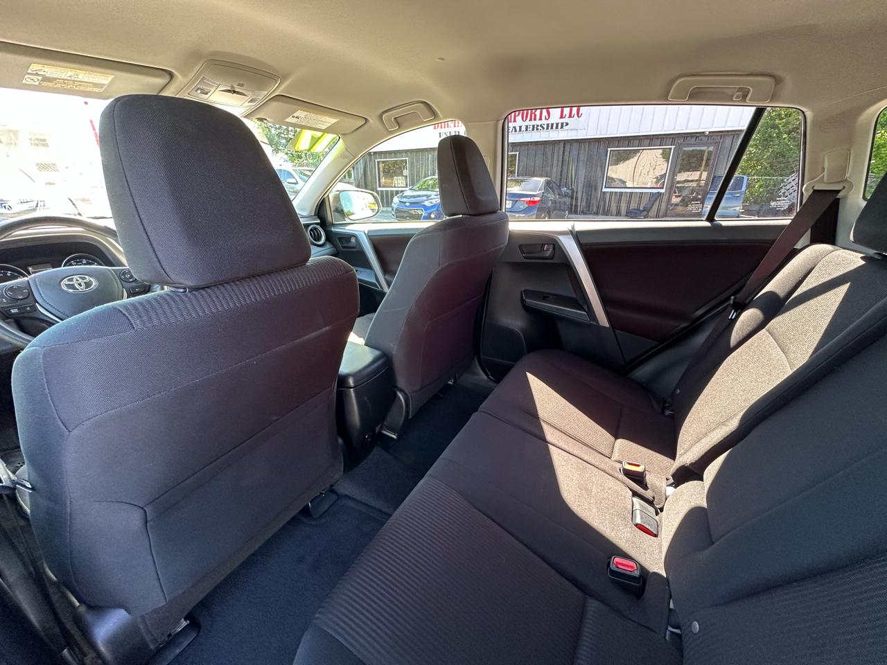Toyota RAV4 LE FWD (Natl) 2017