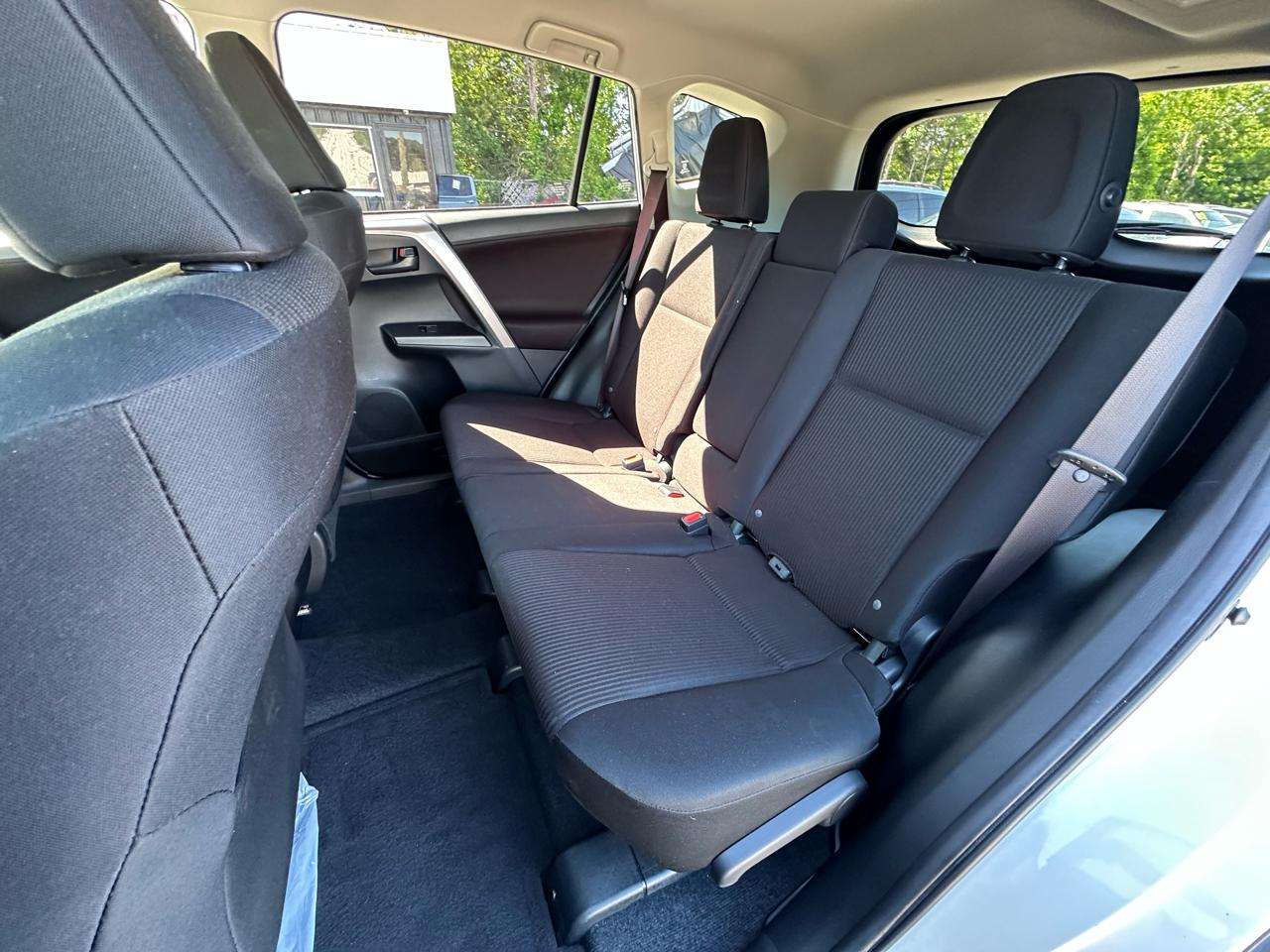 Toyota RAV4 LE FWD (Natl) 2017