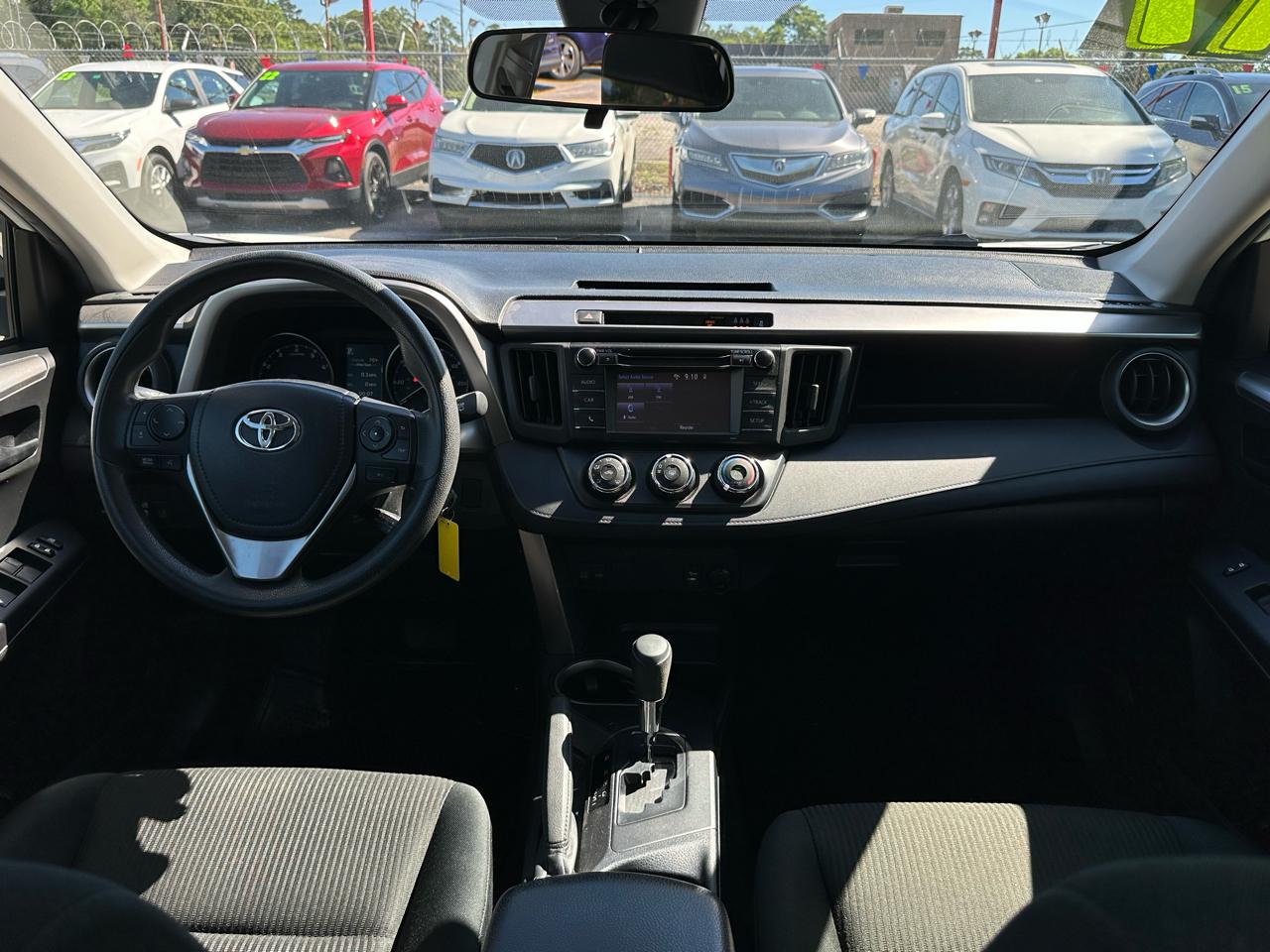 Toyota RAV4 LE FWD (Natl) 2017