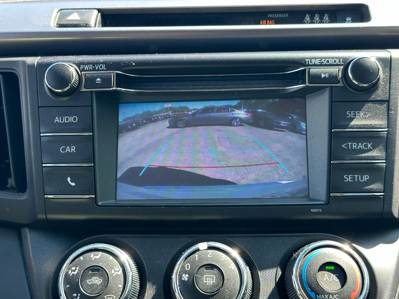 Toyota RAV4 LE FWD (Natl) 2017