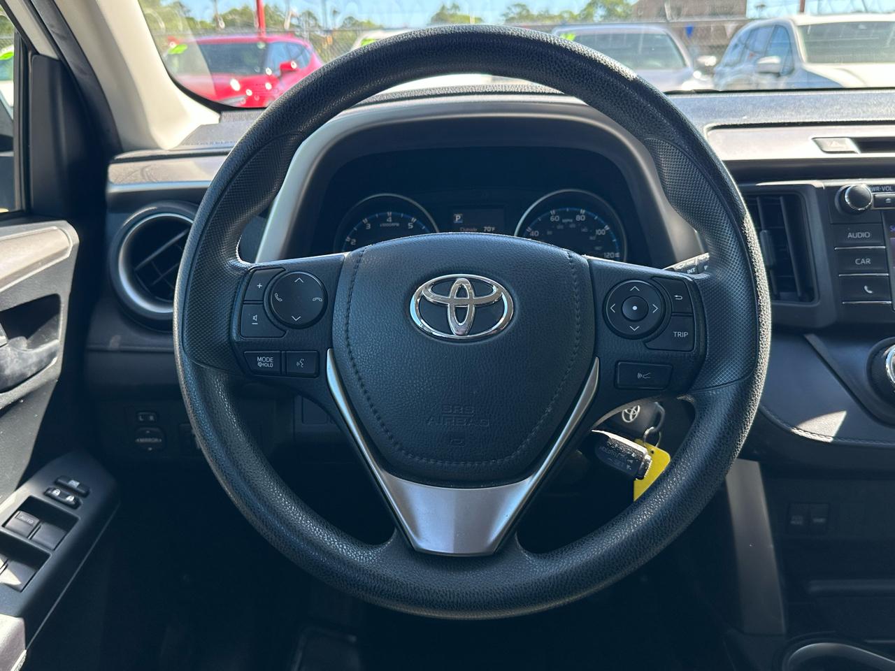 Toyota RAV4 LE FWD (Natl) 2017