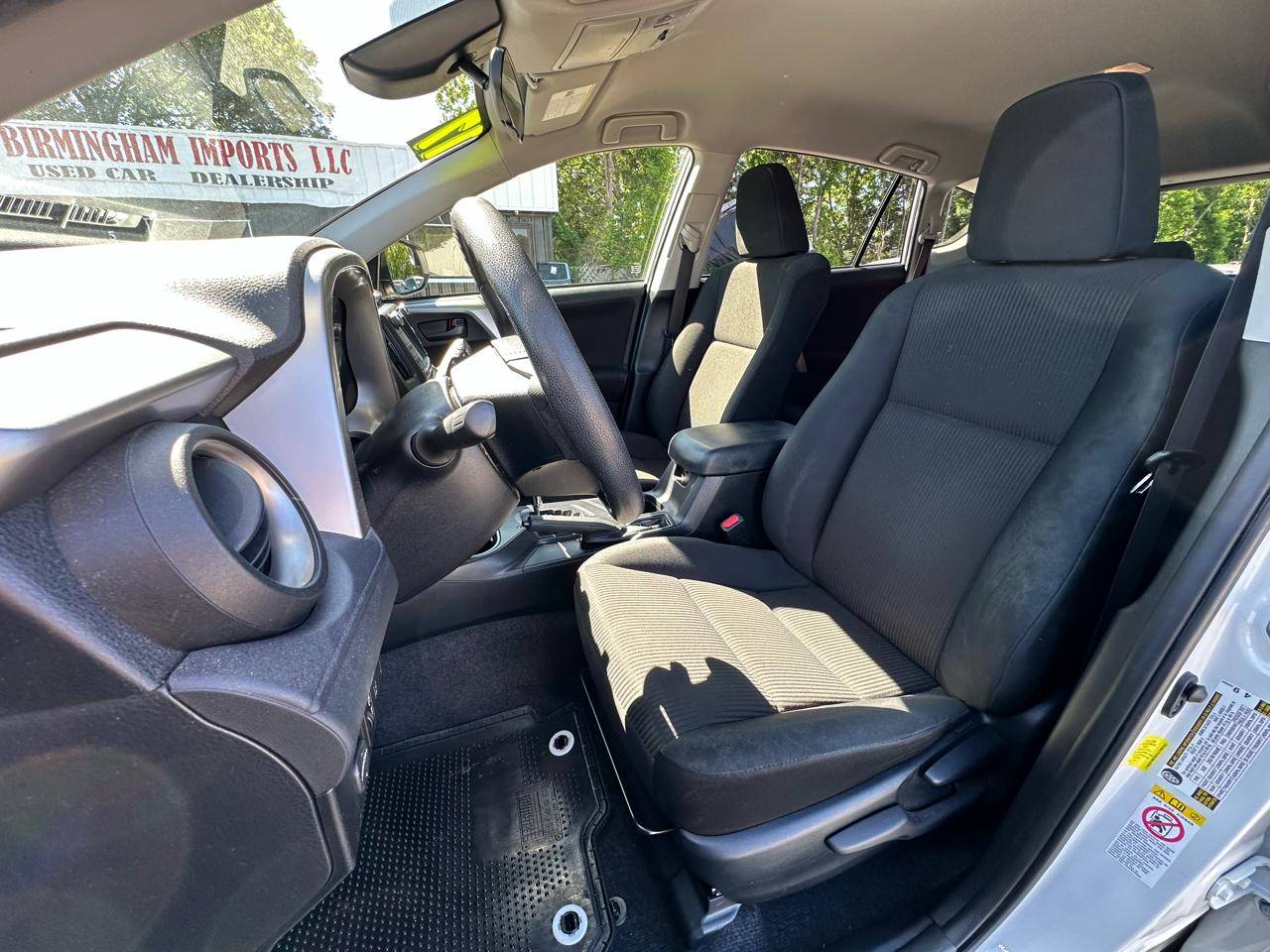 Toyota RAV4 LE FWD (Natl) 2017