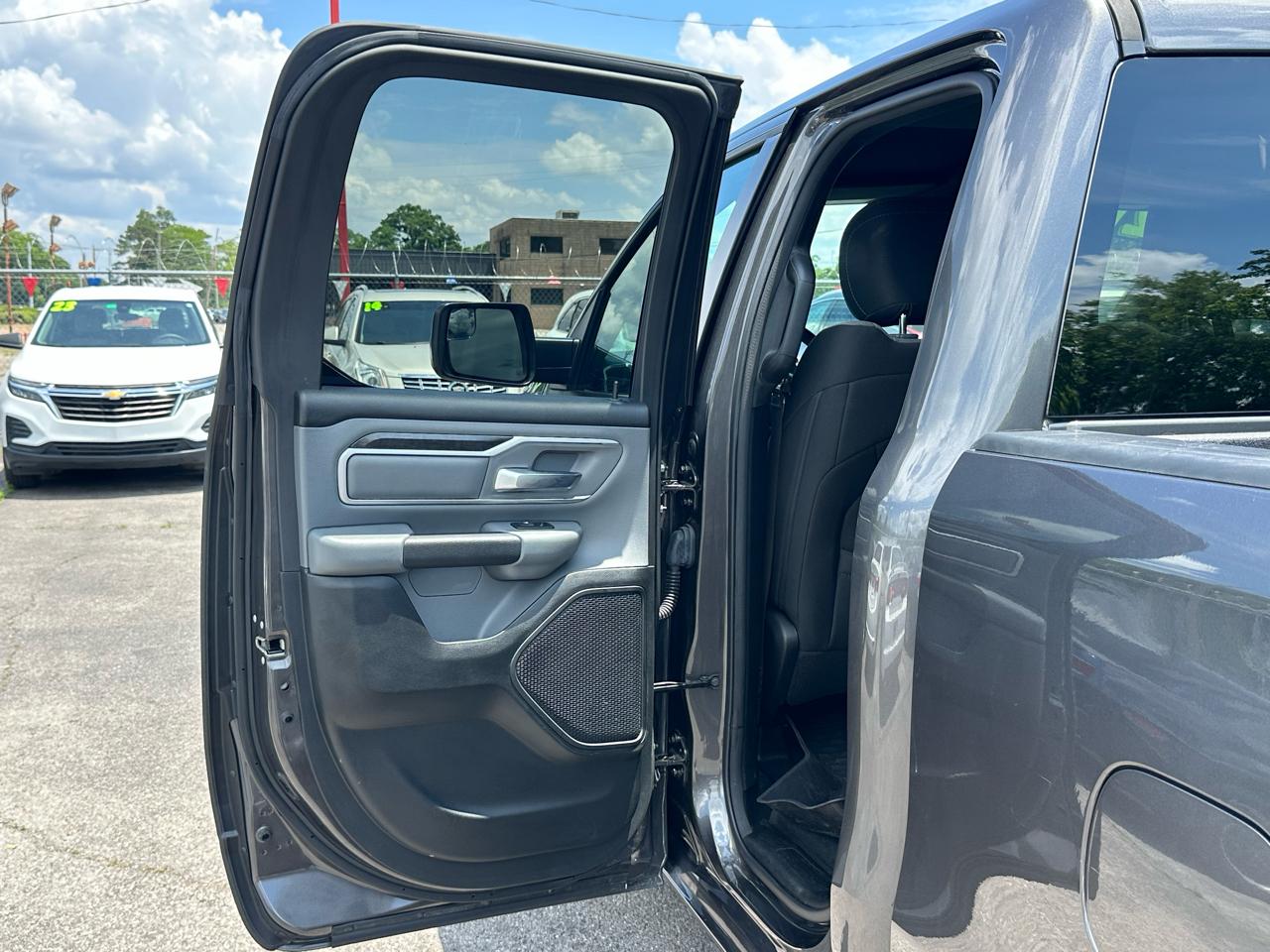 RAM 1500 Big Horn 4x2 Quad Cab 6'4" Box 2021