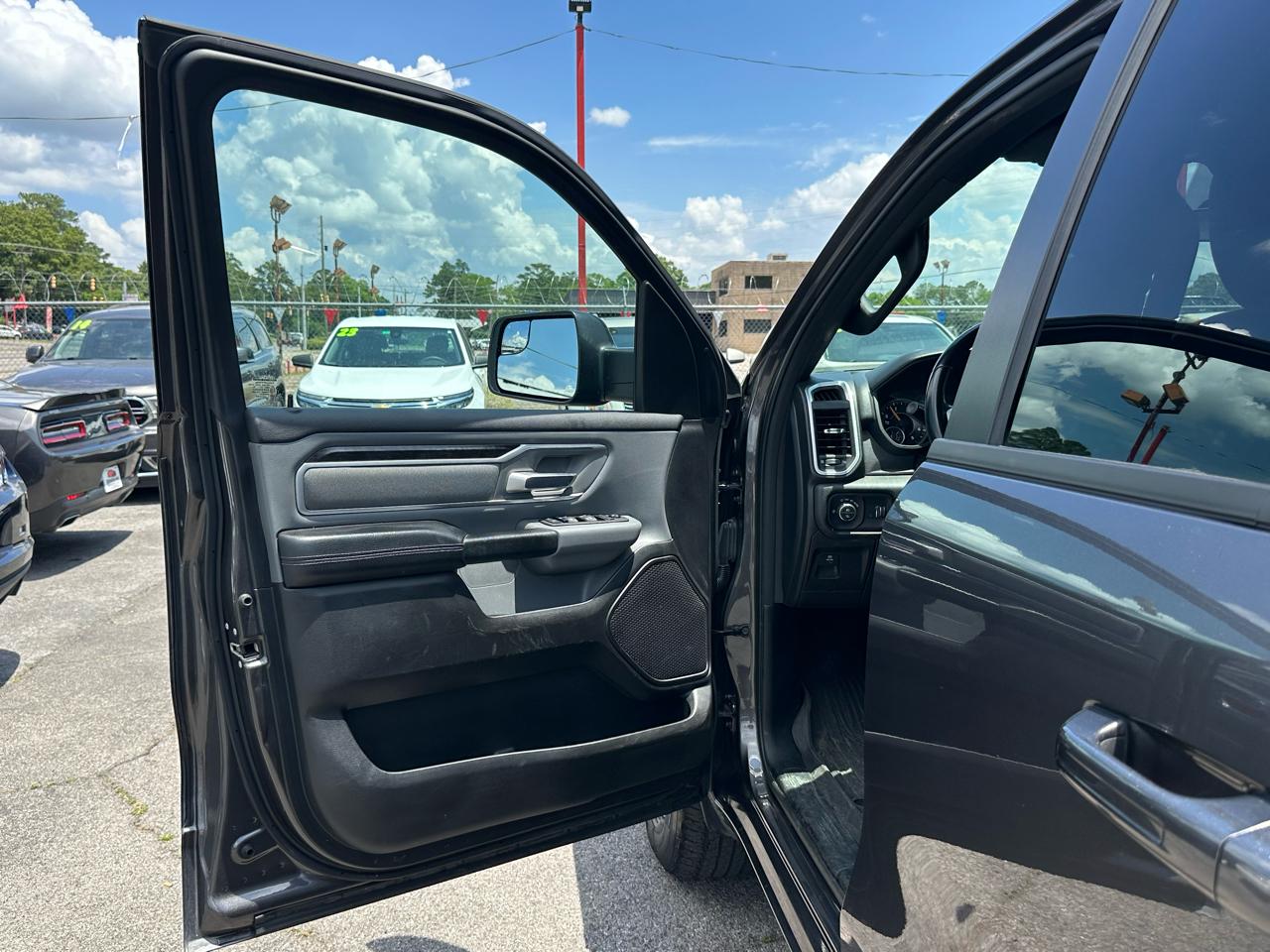 RAM 1500 Big Horn 4x2 Quad Cab 6'4" Box 2021