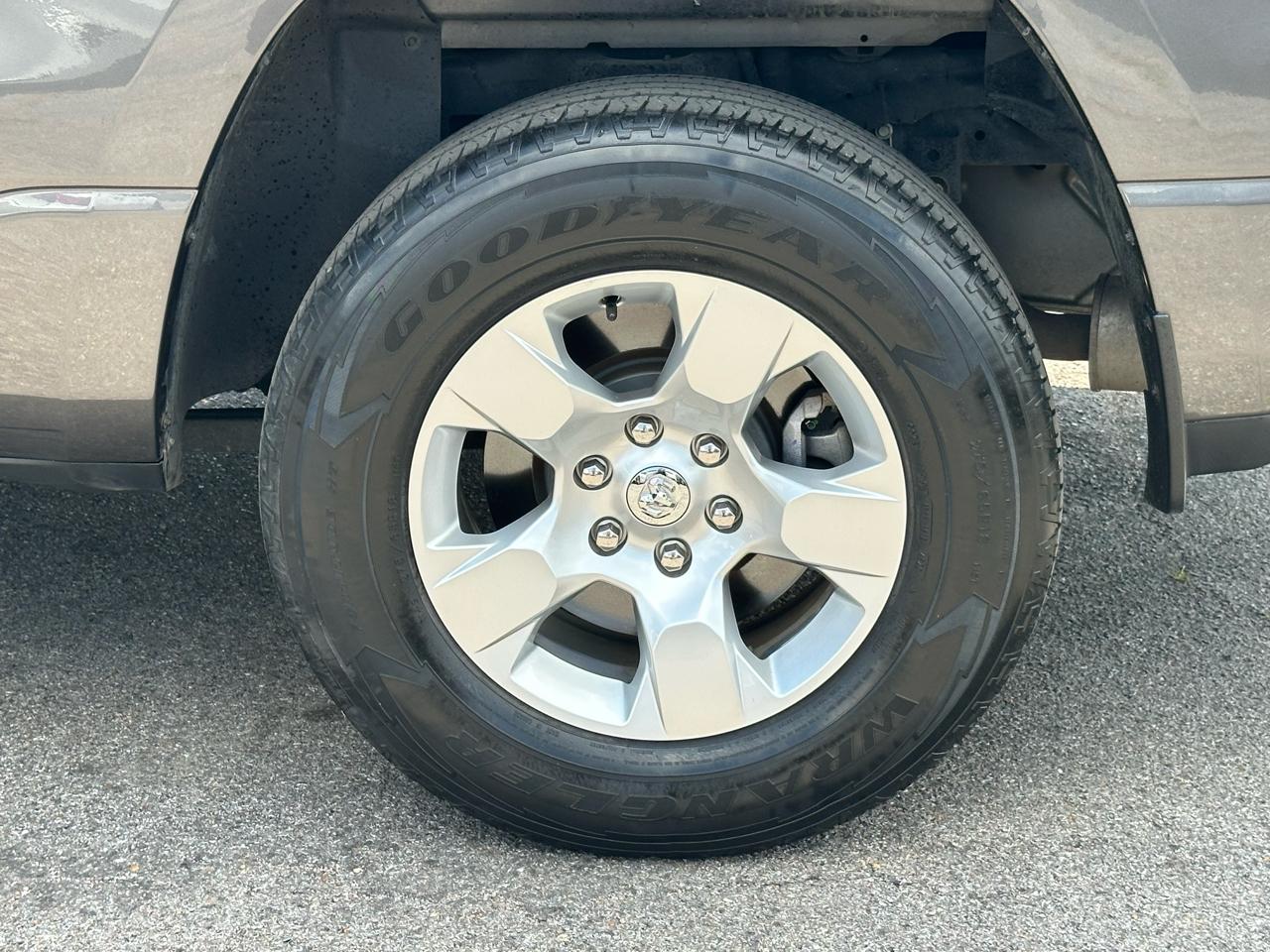 RAM 1500 Big Horn 4x2 Quad Cab 6'4" Box 2021