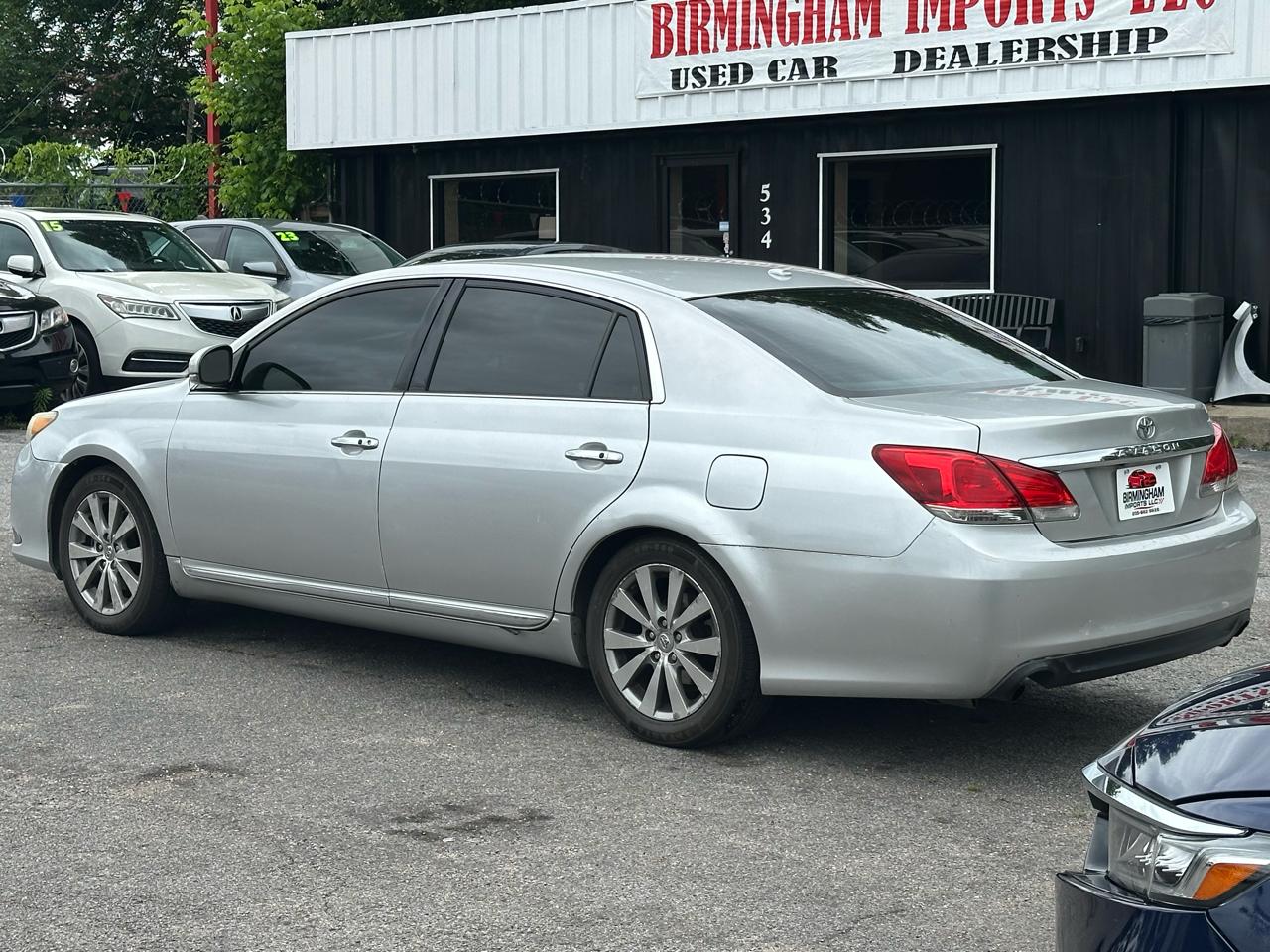 Toyota Avalon 4dr Sdn (Natl) 2011