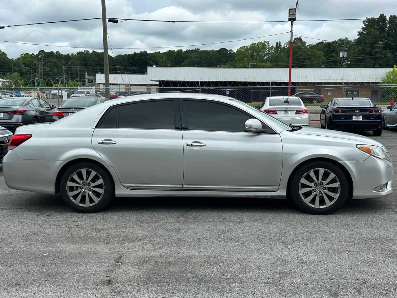Toyota Avalon 4dr Sdn (Natl) 2011