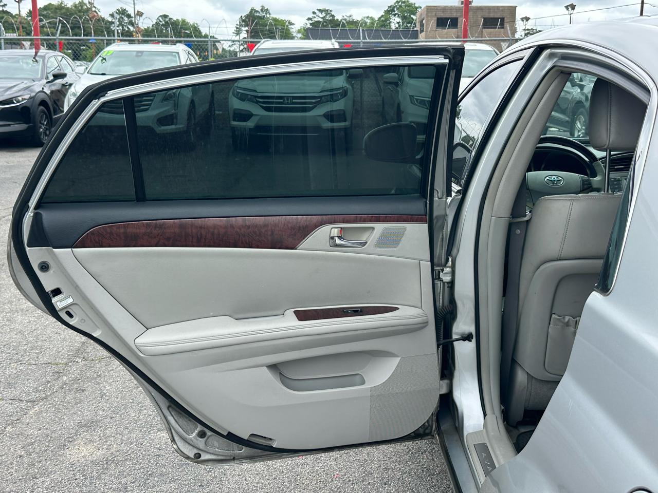 Toyota Avalon 4dr Sdn (Natl) 2011