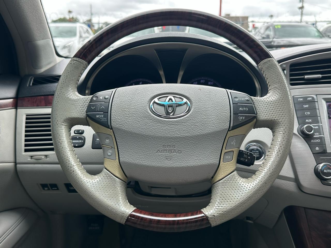 Toyota Avalon 4dr Sdn (Natl) 2011
