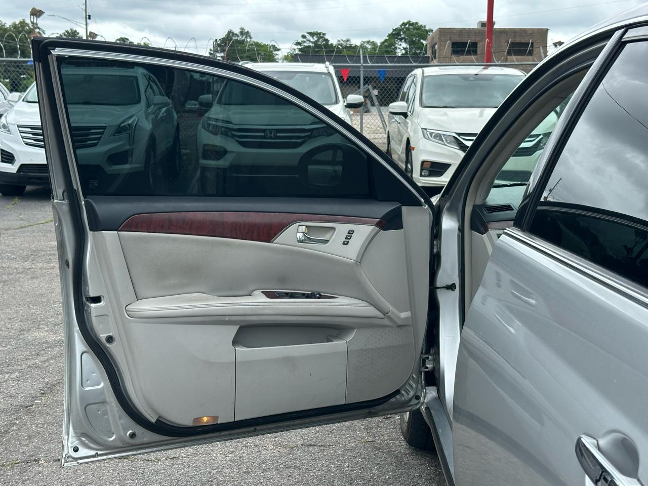 Toyota Avalon 4dr Sdn (Natl) 2011