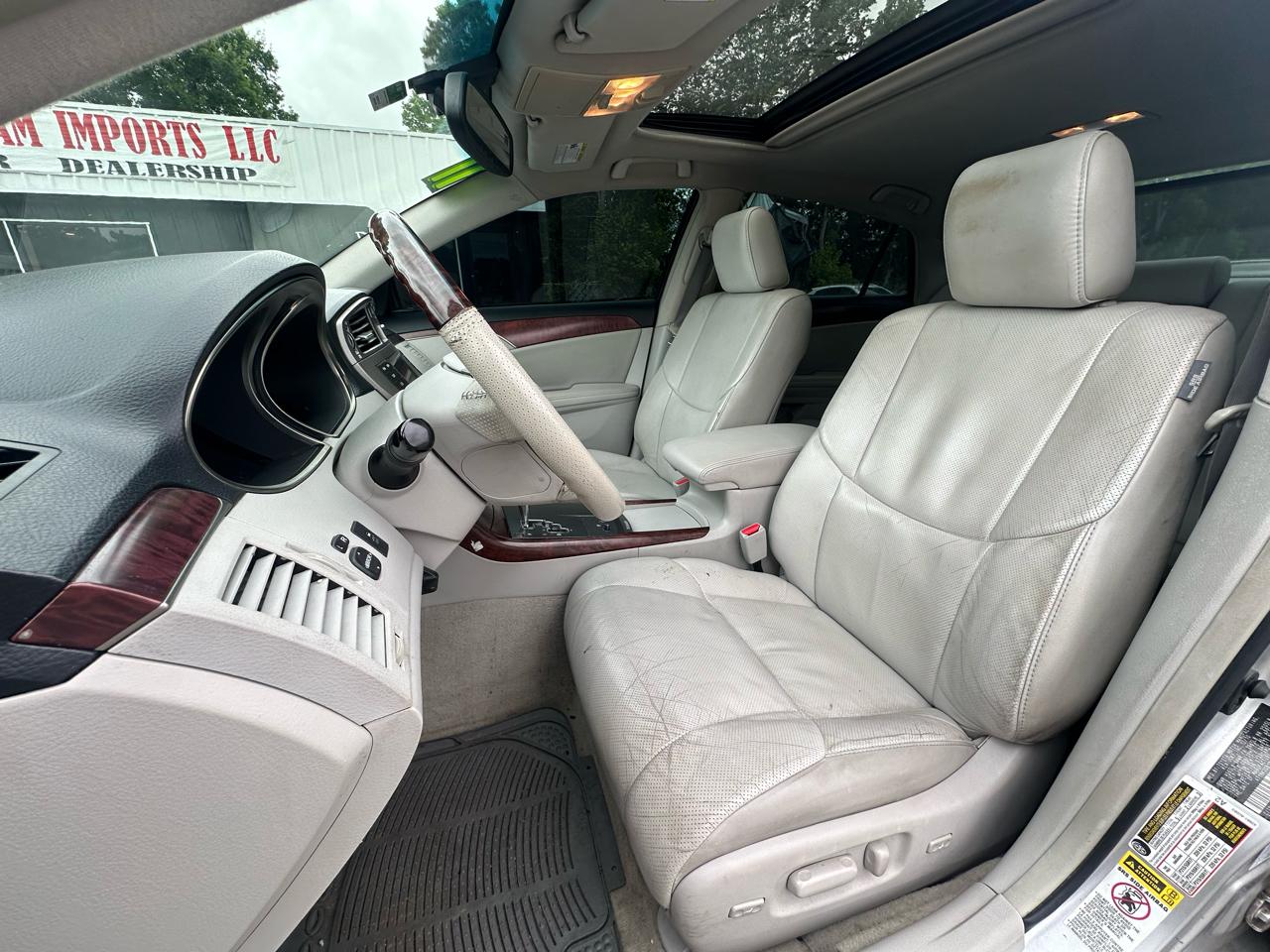 Toyota Avalon 4dr Sdn (Natl) 2011