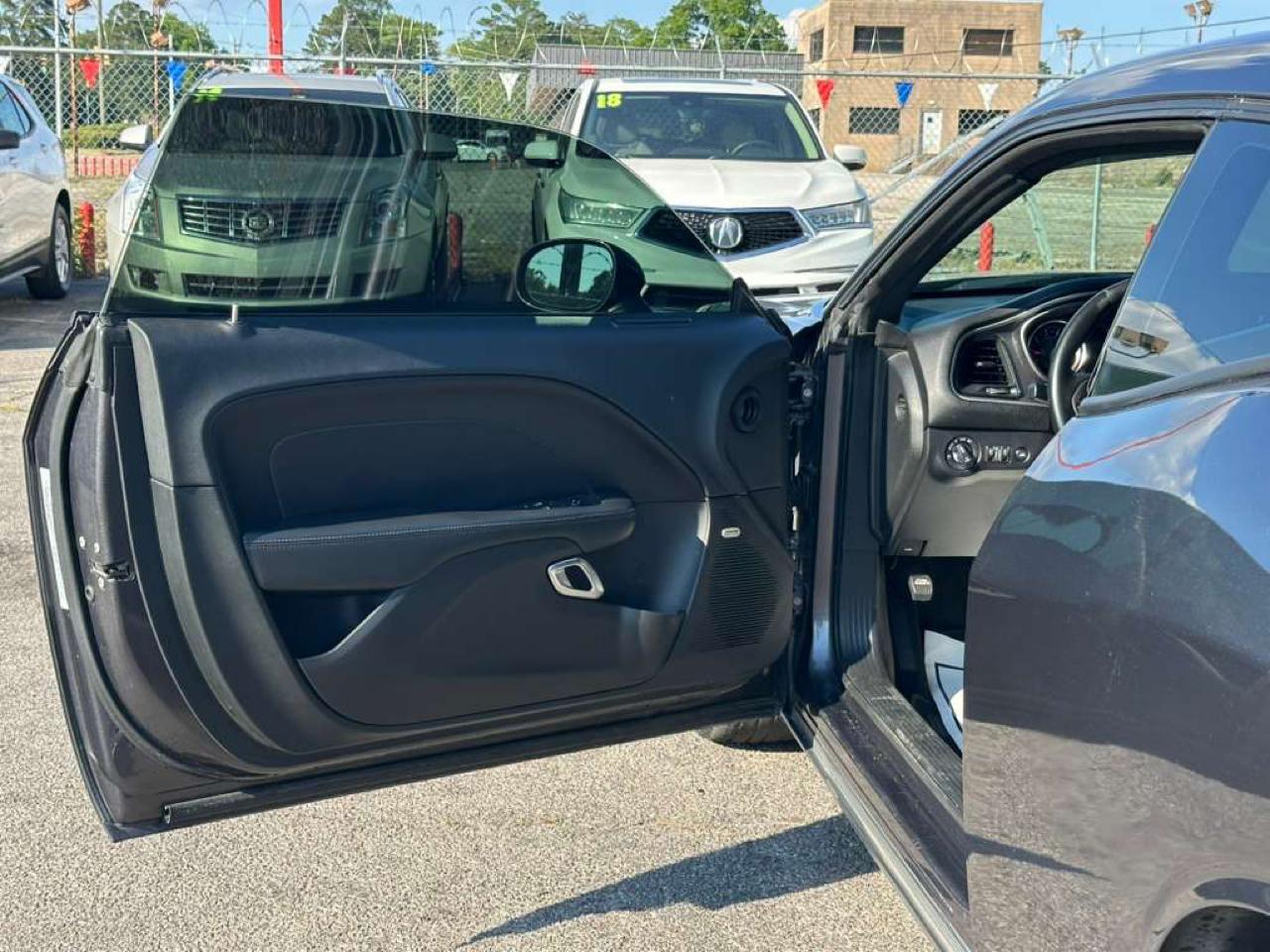Dodge Challenger SXT RWD 2019