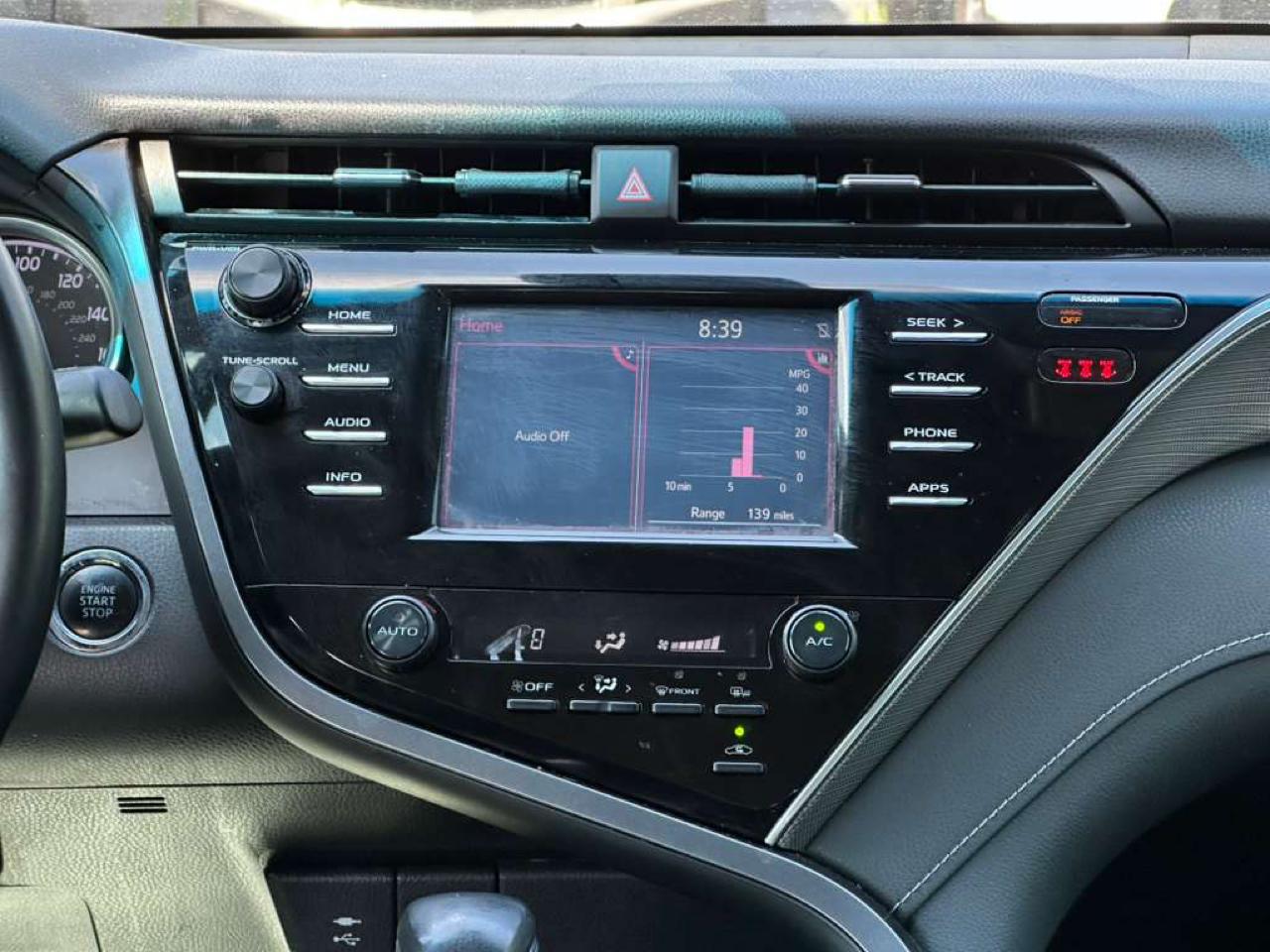Toyota Camry XLE Auto (Natl) 2018