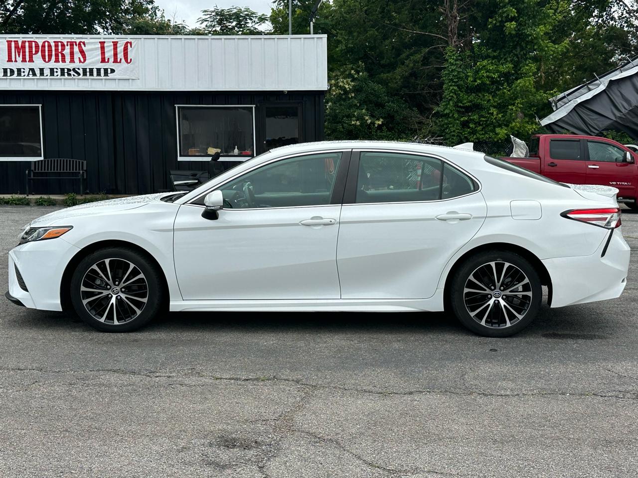 Toyota Camry SE Auto (Natl) 2020
