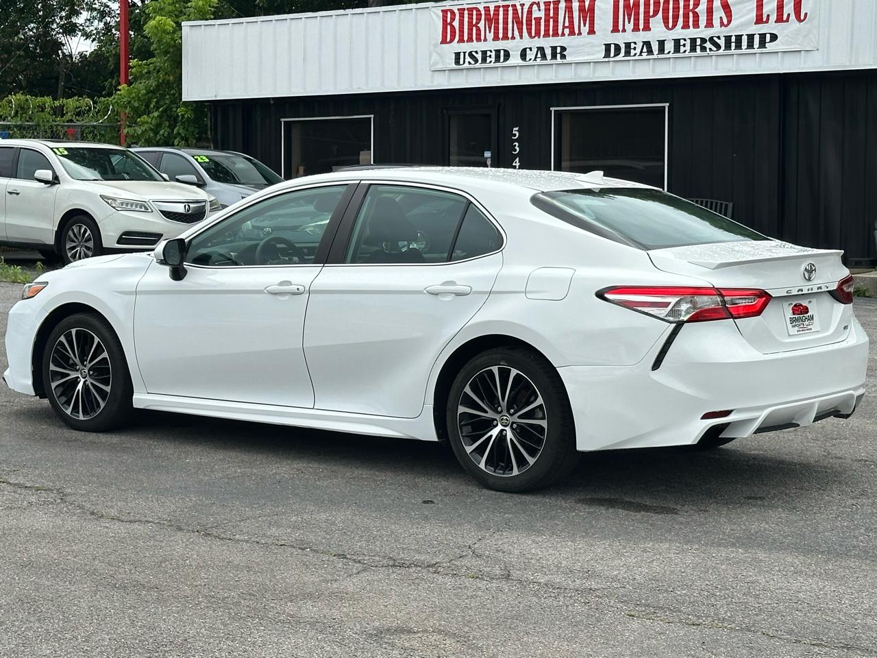 Toyota Camry SE Auto (Natl) 2020