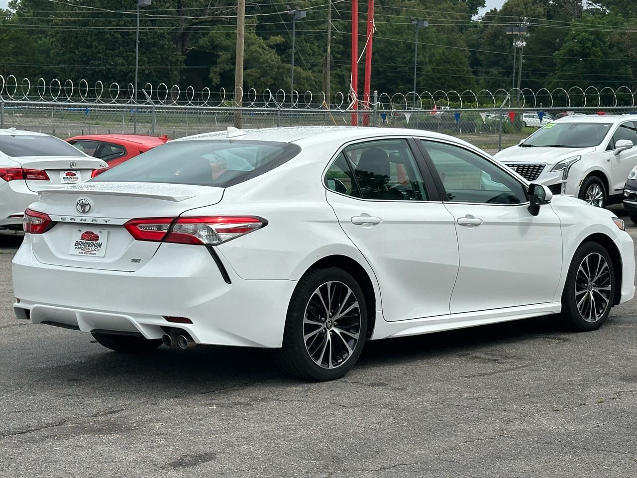 Toyota Camry SE Auto (Natl) 2020