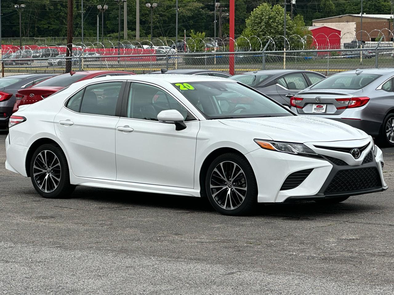 Toyota Camry SE Auto (Natl) 2020