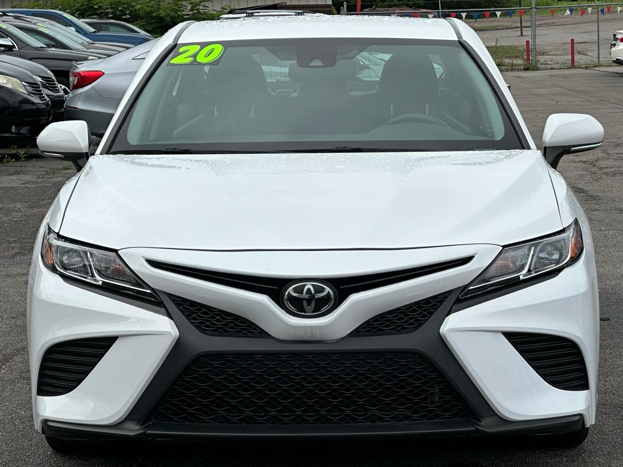 Toyota Camry SE Auto (Natl) 2020