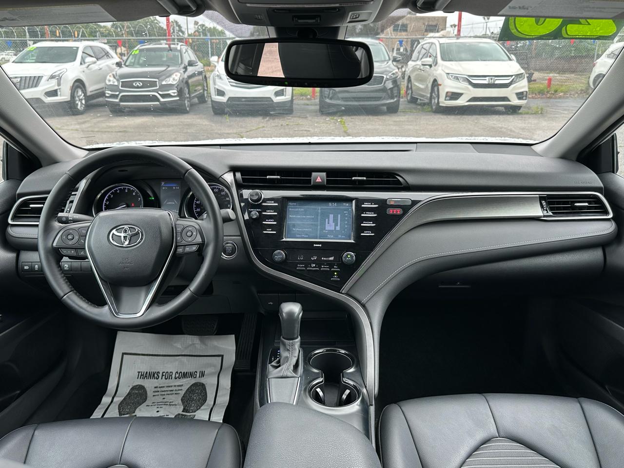 Toyota Camry SE Auto (Natl) 2020