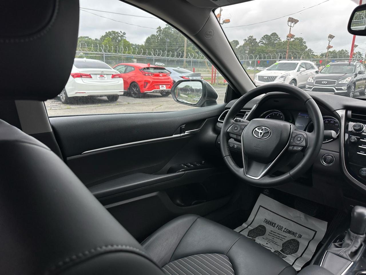 Toyota Camry SE Auto (Natl) 2020