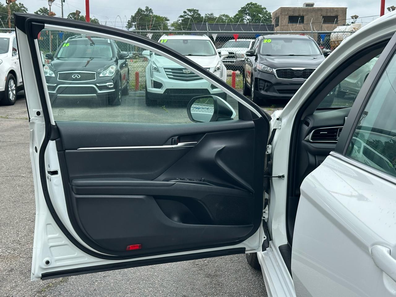 Toyota Camry SE Auto (Natl) 2020